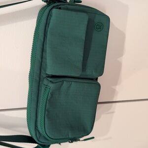 Lululemon Multi-Pocket Crossbody Bag 2.5L - Cascadia Green